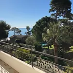 Palmiers Et Pins Face A La Dans Classee Du Cap D * Антиб