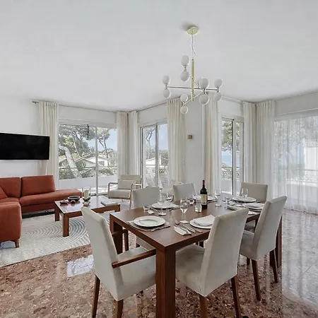 Palmiers Et Pins Face A La Dans Classee Du Cap D Antibes