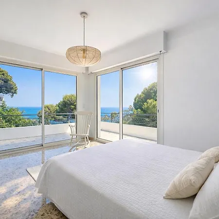 Palmiers Et Pins Face A La Dans Classee Du Cap D