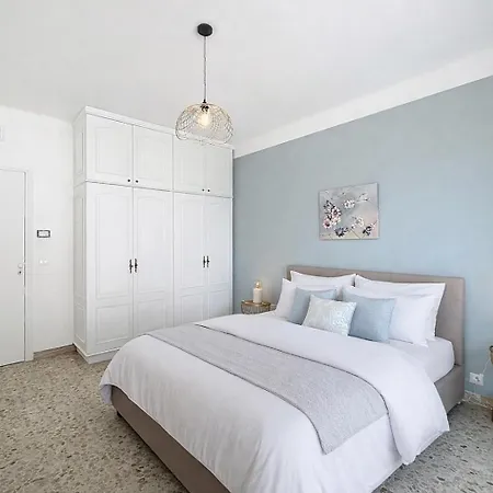 Palmiers Et Pins Face A La Dans Classee Du Cap D Antibes