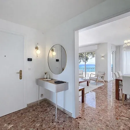 Palmiers Et Pins Face A La Dans Classee Du Cap D *