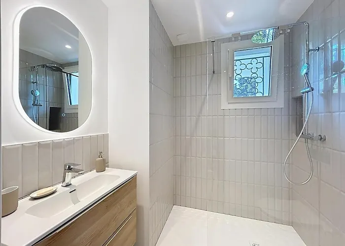 Palmiers Et Pins Face A La Dans Classee Du Cap D * 昂蒂布